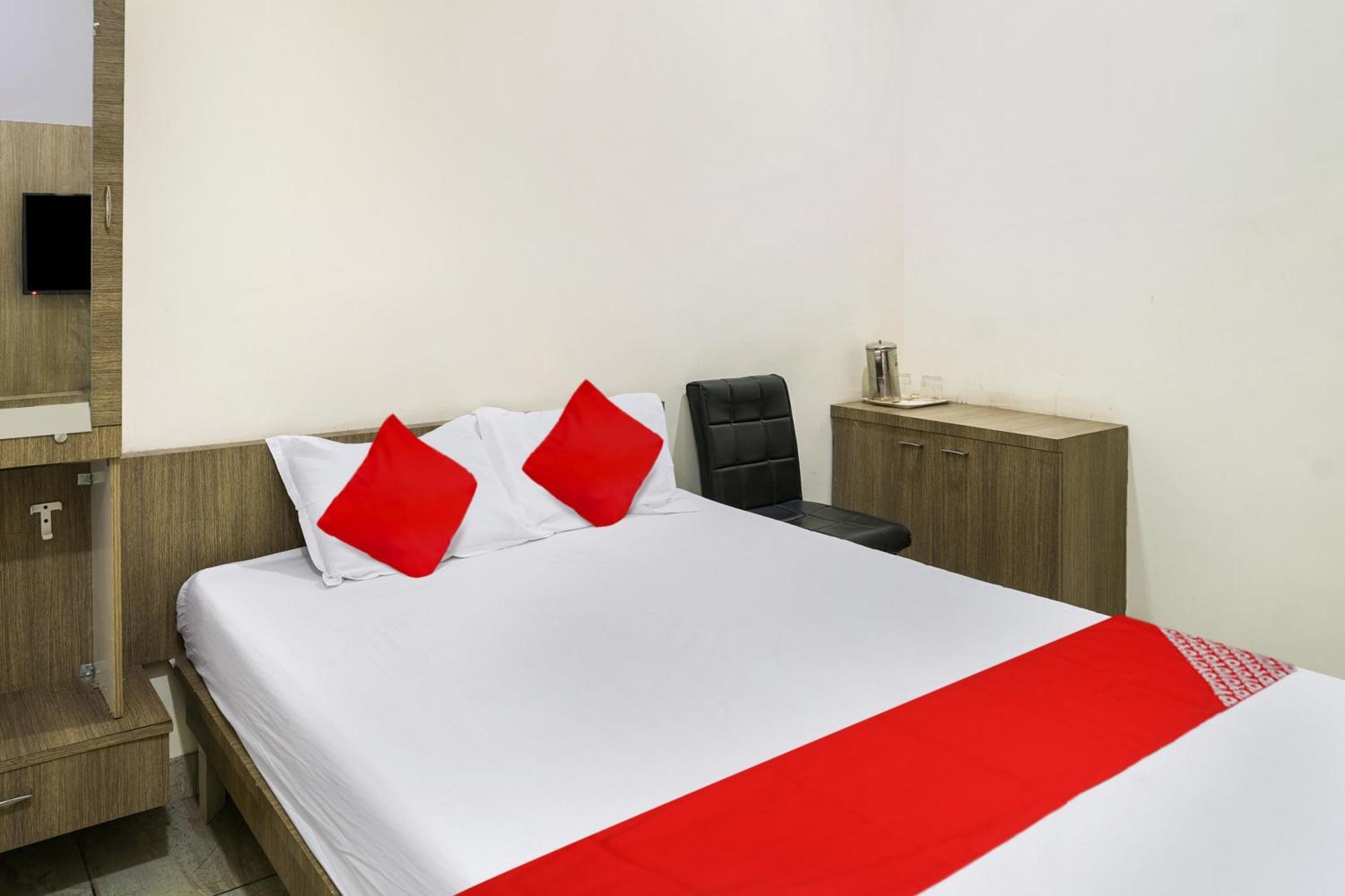Oyo Flagship Pawan Park Hotel Vellore Buitenkant foto