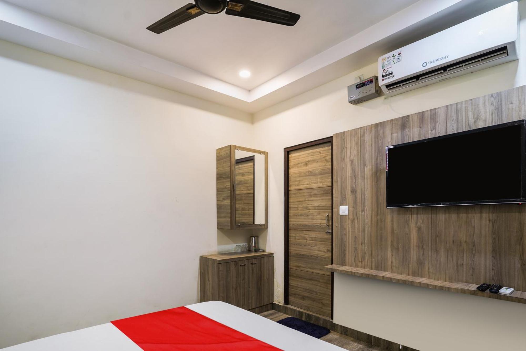 Oyo Flagship Pawan Park Hotel Vellore Buitenkant foto
